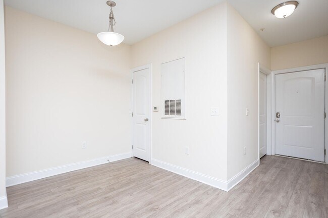 Building Photo - 161 Howard Ln