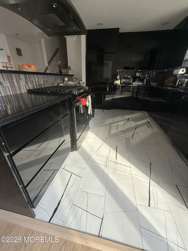 Building Photo - 608 Carol Ave