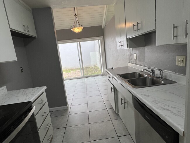 Building Photo - 1532 Valdez Cir