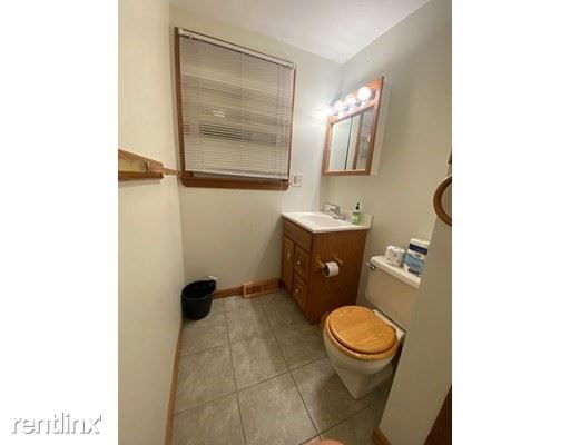 Building Photo - 3 br, 1.5 bath Townhome - 17 Lisa Rd, 17 U...