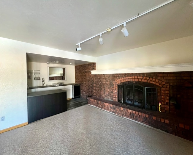 Building Photo - 301 W Mangrum Dr