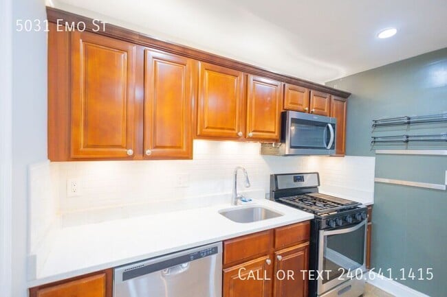 Building Photo - 5031 Emo St