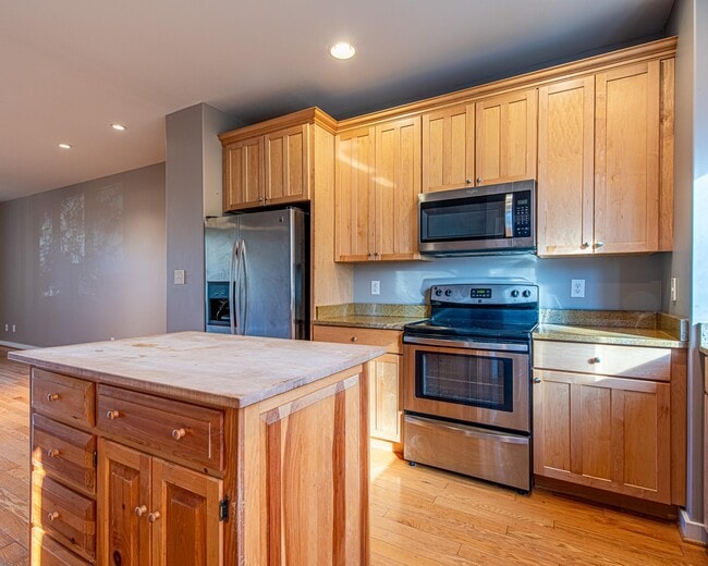 Cocina 2 - 1013 Linden Ave