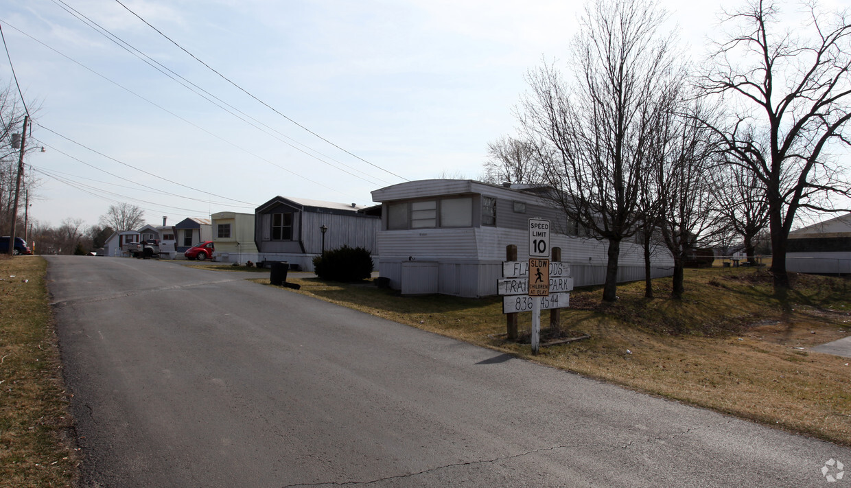 Foto del edificio - Flatwoods Trailer Park