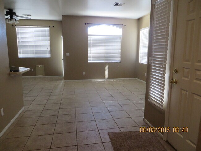 Building Photo - Doll House in Silverado Ranch!!