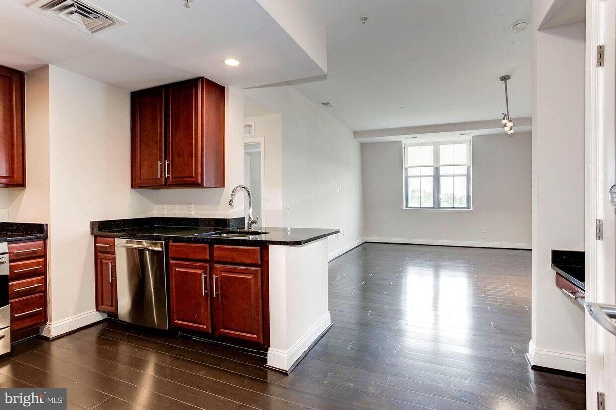 1111 Oronoco St Unit 531, Alexandria, VA 22314 Room for Rent in