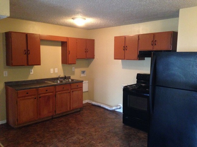 Building Photo - 3BR/1BA EastLake Apartments