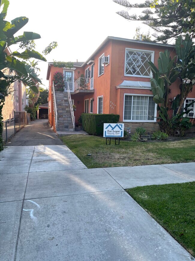 Building Photo - 927 N Harper Ave
