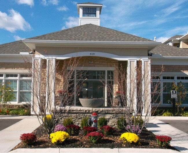 Building Photo - 320 Aster Lane