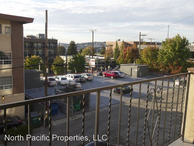 Building Photo - 2231 Franklin Ave E