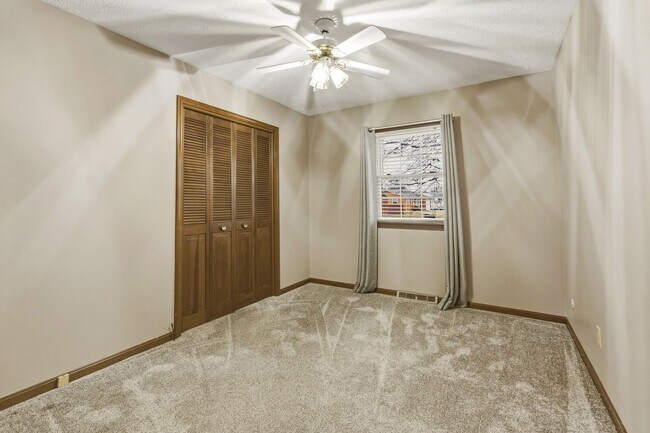 Foto del edificio - 3 bedroom 2 bath home located just off Grantline Rd.