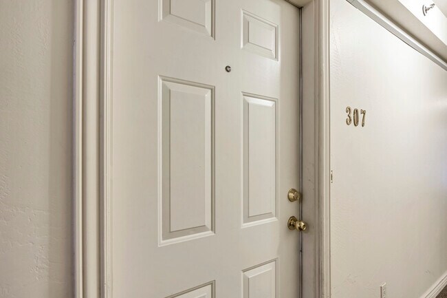Foto del edificio - 112 Cougar Blvd