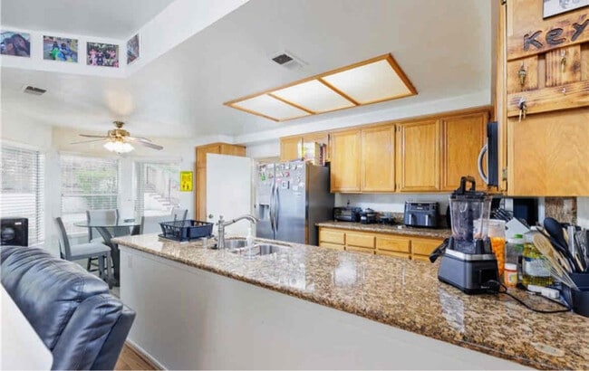 Building Photo - 23604 Tarara Dr