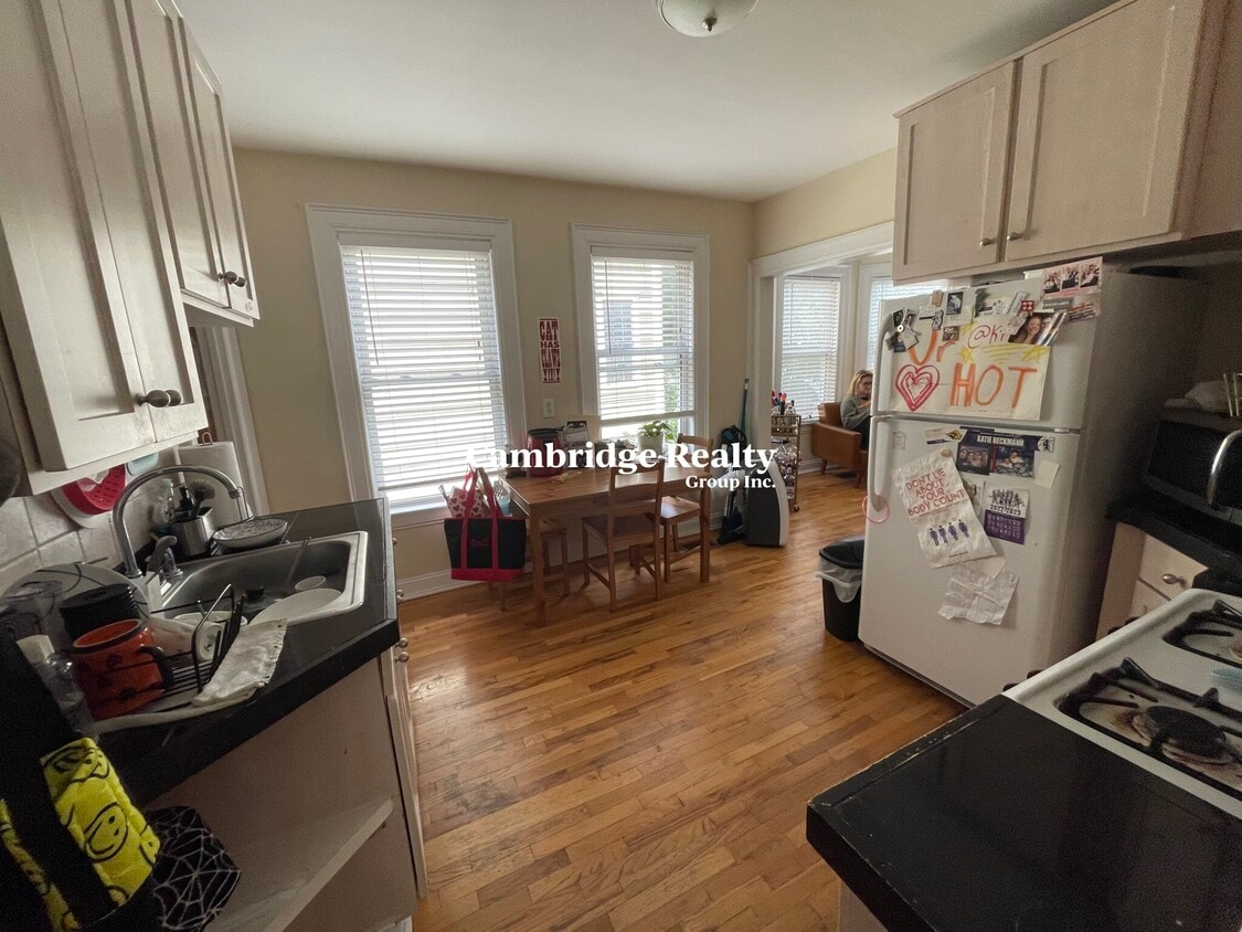 Primary Photo - 119 Pine St