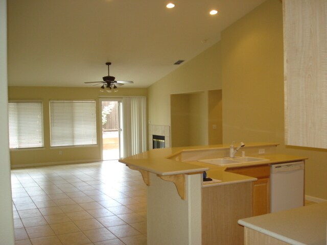 Building Photo - 600 Boone Dr