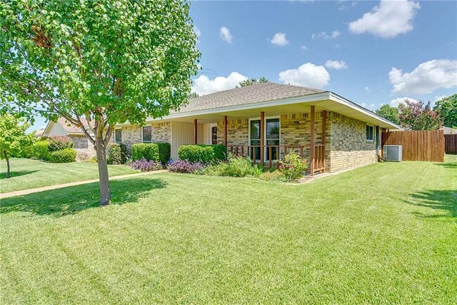 Building Photo - Maxwell Drive