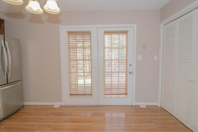 Building Photo - 608 Sango Rd