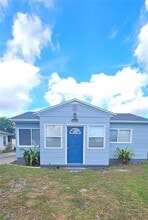 Building Photo - 2611 17th Ave N