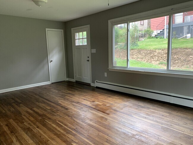 Building Photo - 331 N Maple Ave