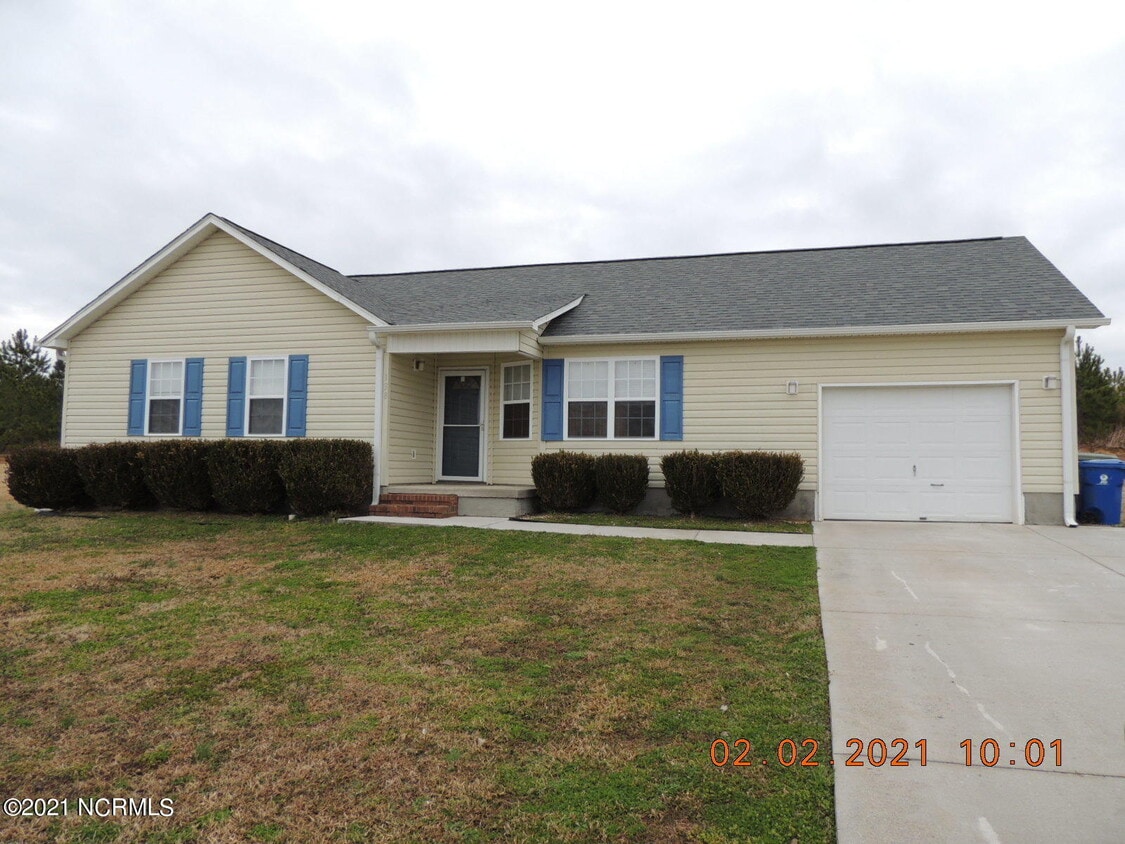 138 Annie Rd, Richlands, NC 28574 House for Rent in Richlands, NC