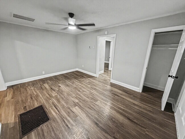 Building Photo - 1473 Oberle Ave