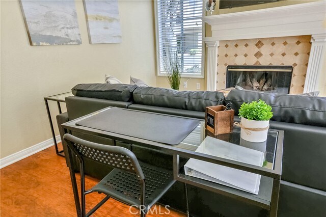 Foto del edificio - 8215 E Oak Ln