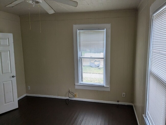 Foto del edificio - 2 Bed 1 Bath Home with Laundry Hookups