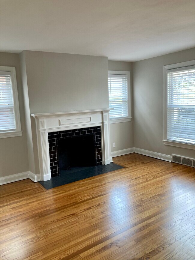 Living Room - 2118 Eastern Pky