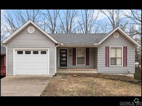 Building Photo - 102 Pin Oak Cove