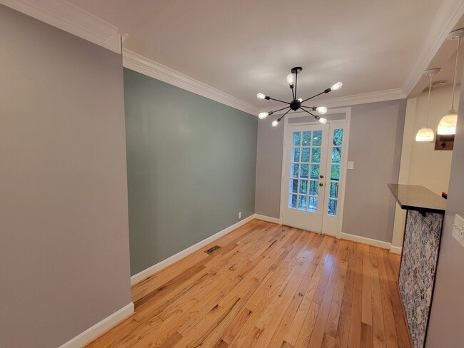 Foto del edificio - Charming Townhouse in Fairlington Village, Three Level, Two Bedroom, Two Bathroom