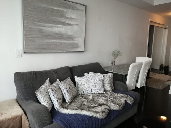 Building Photo - 12 York St