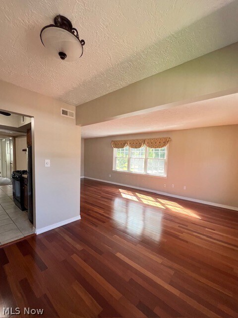 Building Photo - 20301 Shelburne Rd