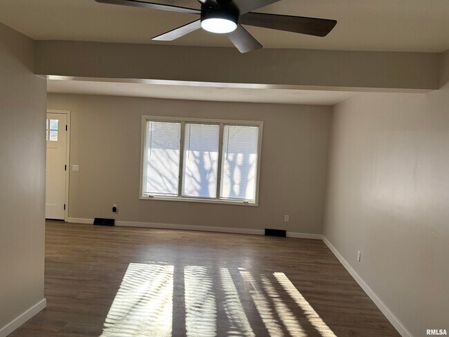 Foto del edificio - 3326 Jennings Dr