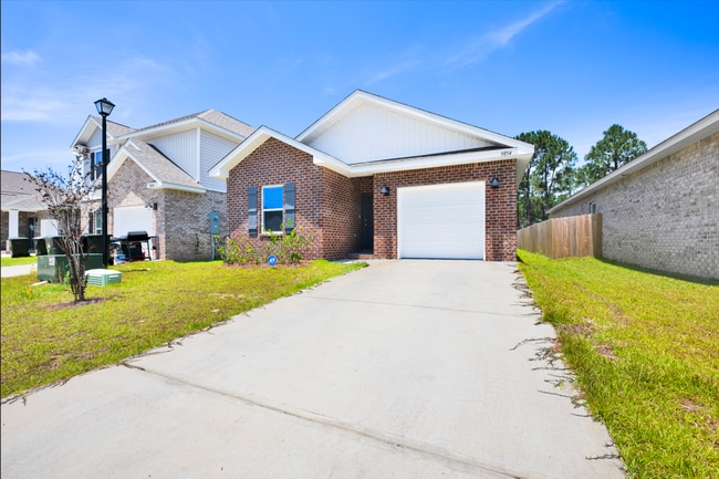 Building Photo - 4 Bedroom Home Near NAS Pensacola