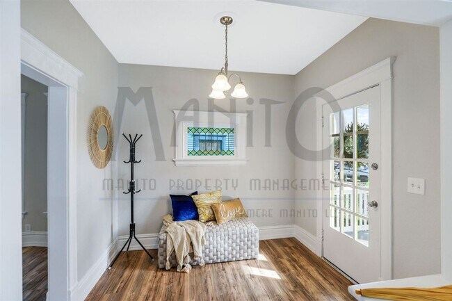 Foto del edificio - Charming home blocks from Kendall Yards