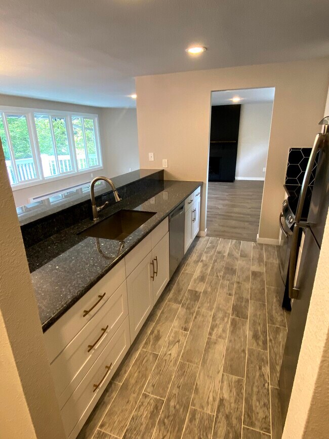 Kitchen - 10505 Cliff Pl