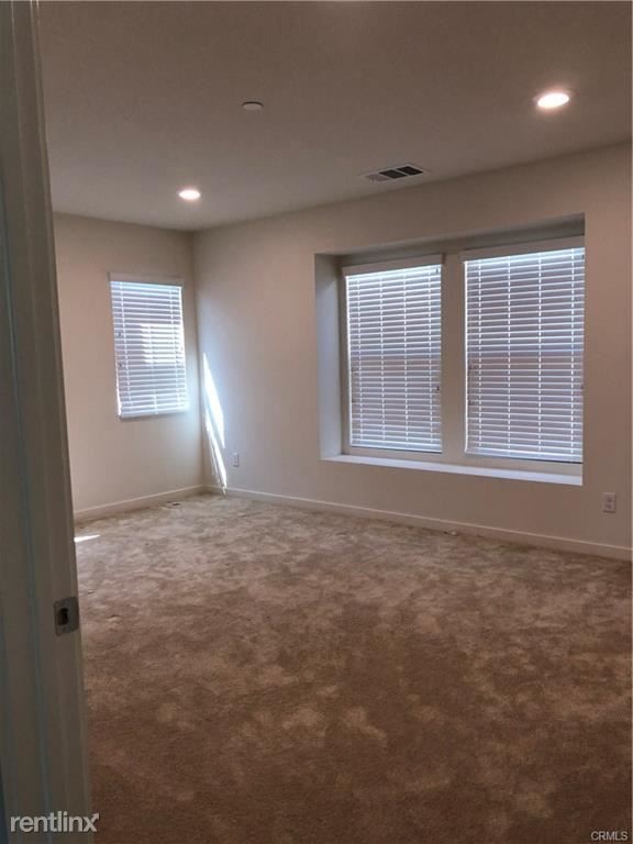 Building Photo - 4 br, 4 bath Townhome - 530 S Harbor Blvd