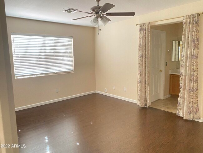 Building Photo - 9367 W Ross Ave