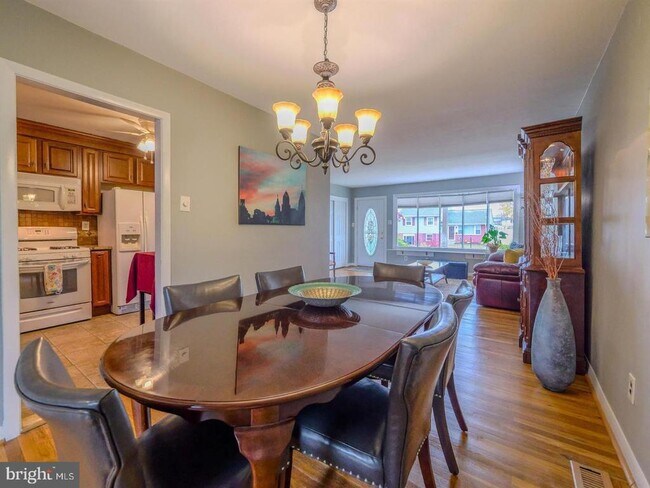 Foto del edificio - 217 Bramber Dr