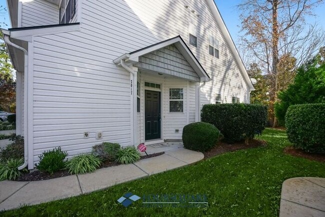 Building Photo - Lovely End-Unit Townhome with Office Space, Fenced Yard & Garage – Minutes from Downtown Raleigh