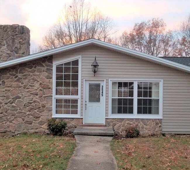 Building Photo - 2545 Laurel Avenue