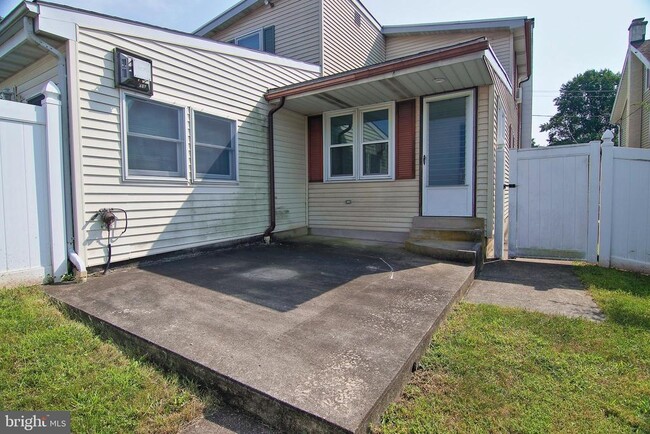 Building Photo - 157 Hopewell St