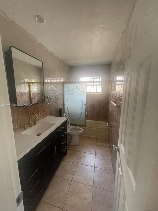 Foto del edificio - 1401 NW 198th St