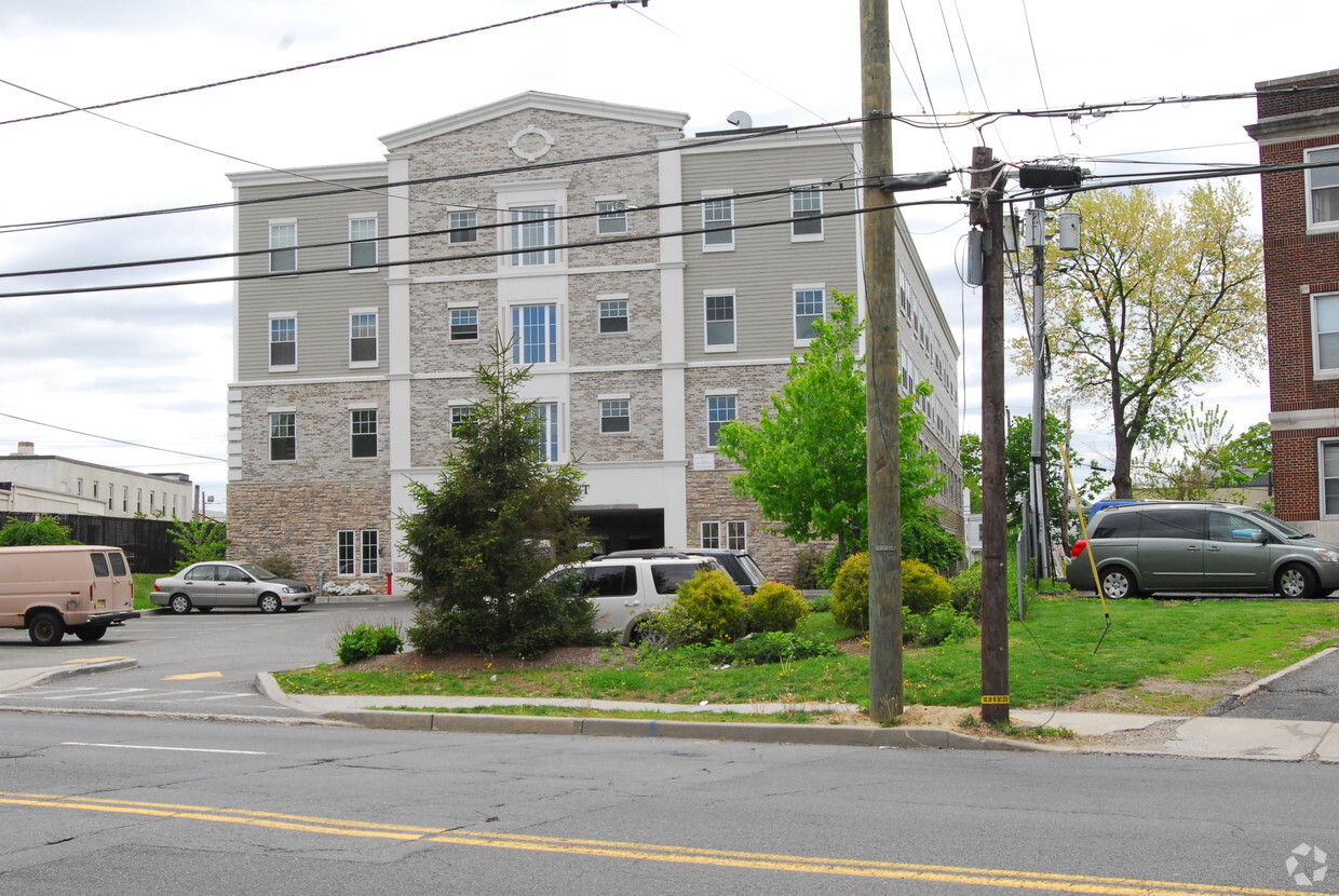 Building Photo - 119 Essex St