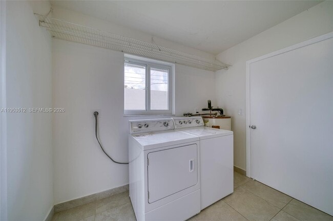 Building Photo - 9557 SW 40th Terrace