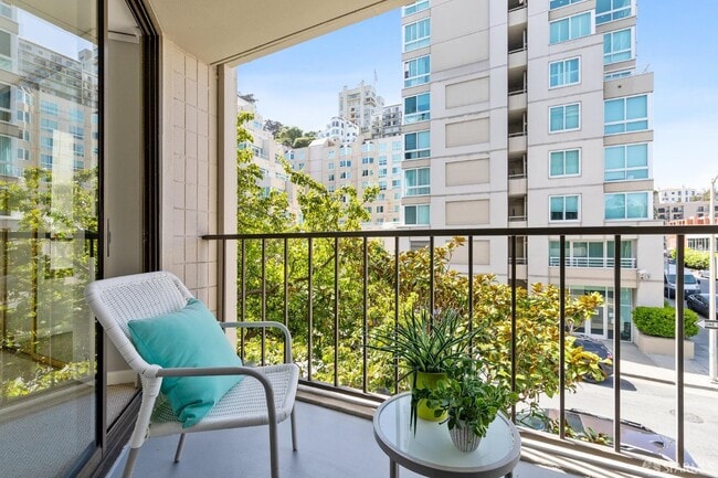 Building Photo - 152 Lombard St