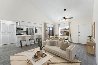 Building Photo - 2025 SW 82nd Ave