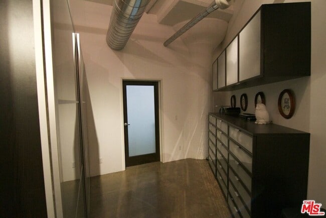 Building Photo - 530 Molino St