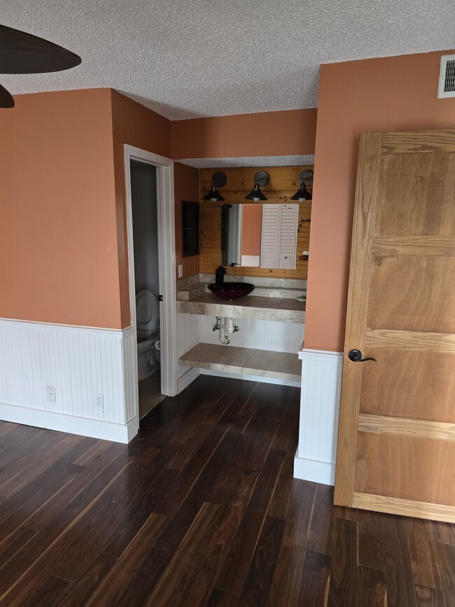 Private area for Master - 10014 Twin Lakes Dr