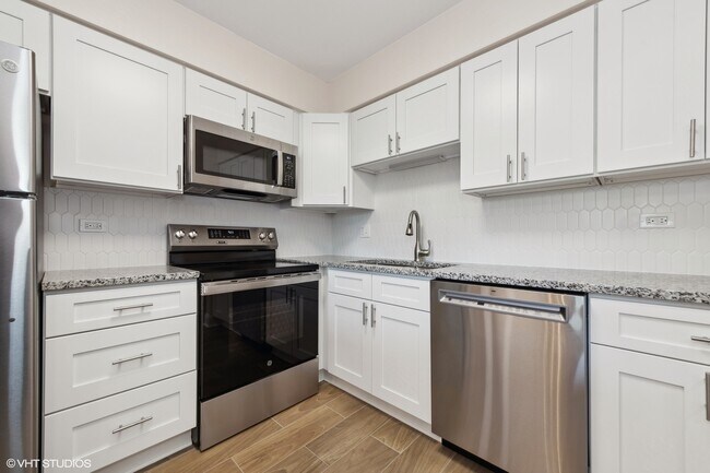 Foto del edificio - 224 W Ct of Shorewood
